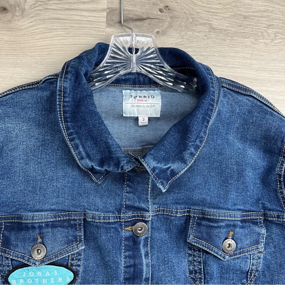 Jonas Brothers Band Concert Jean Denim Jacket Womens 2X Torrid Stretch Patches - Picture 4 of 11